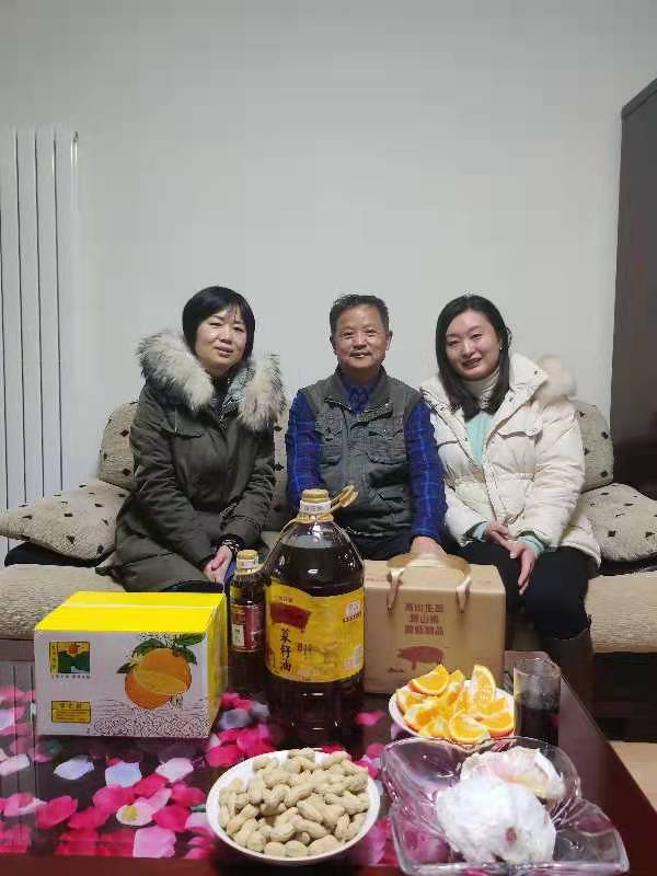 勞模沈坤（中），1984年獲成都市“勞動模范”