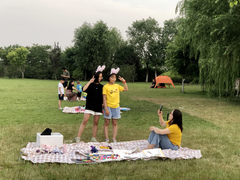 夏令營挑戰(zhàn)地攤經濟，覽眾房車不一樣的活動