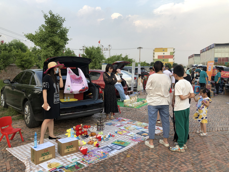 夏令營挑戰(zhàn)地攤經濟，覽眾房車不一樣的活動