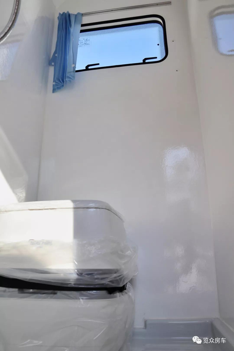 外觀大氣，空間十足的房車
