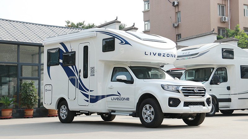 帶老人和孩子出行最合適，還是四驅(qū)房車(chē)