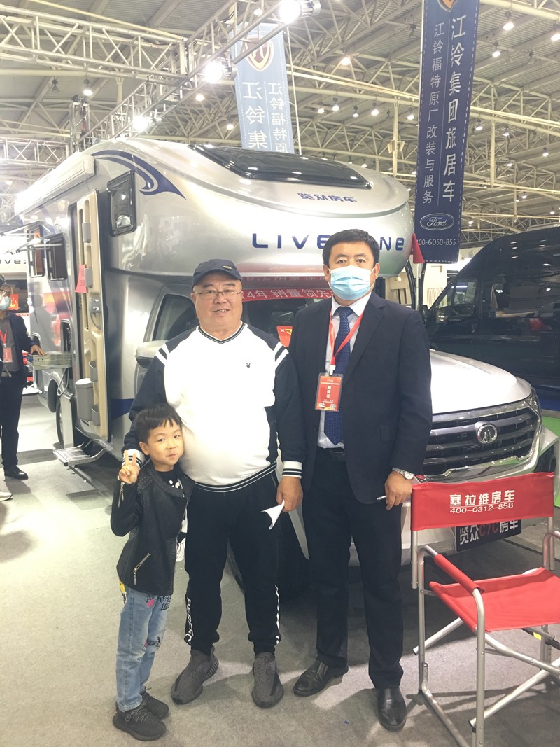 從這選房車的顧客怎么這么多？