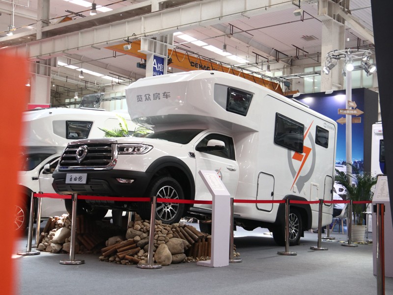 年度新車、自動(dòng)檔、四驅(qū)，能選的房車