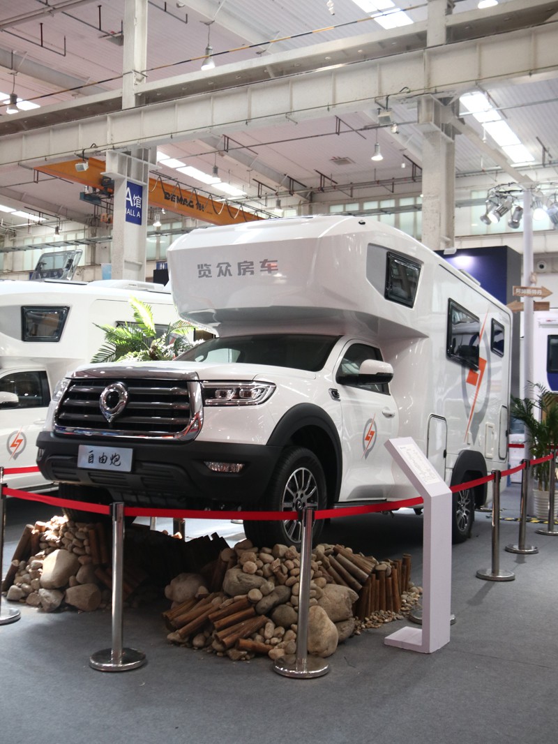 年度新車、自動(dòng)檔、四驅(qū)，能選的房車