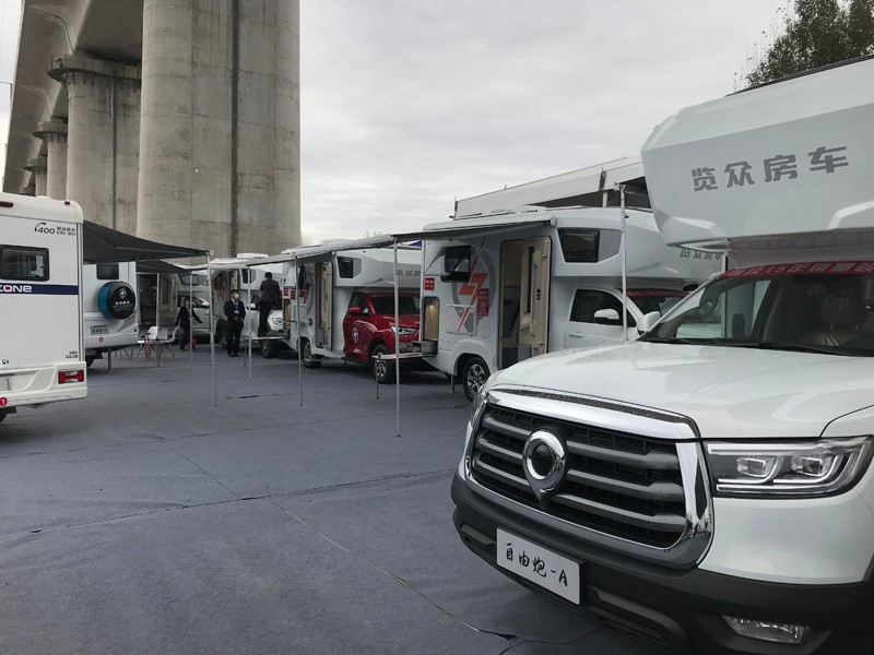 炮營集合，連看自由炮房車