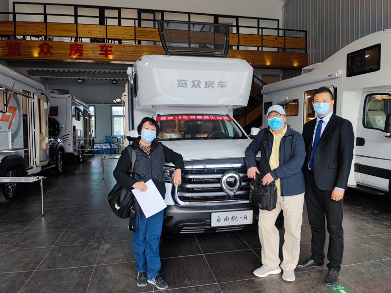 炮營集合，連看自由炮房車