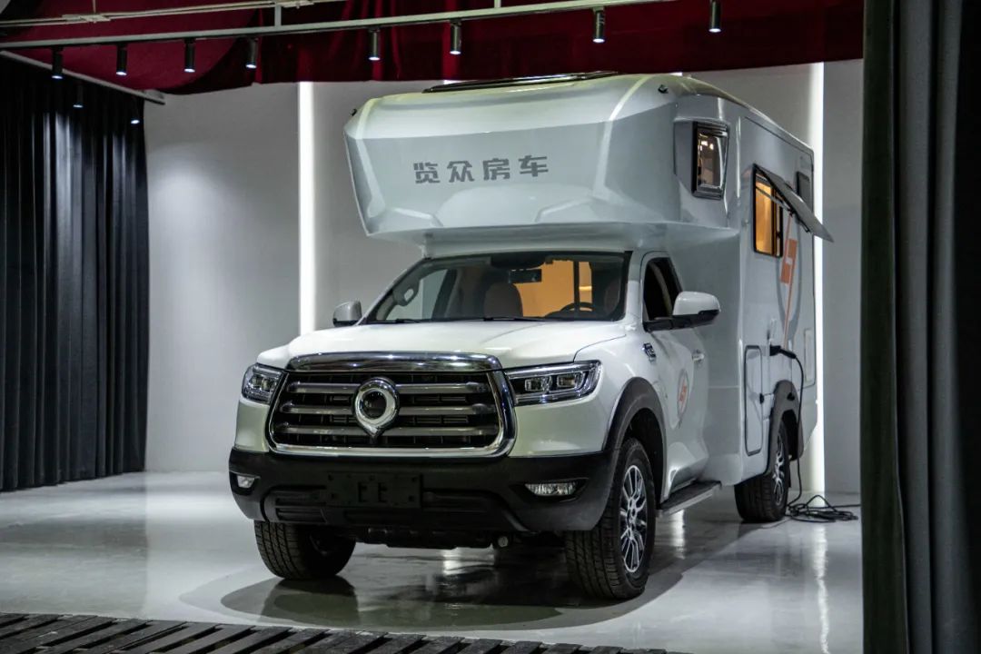 為什么覽眾房車(chē)要采用玻璃鋼“三明治”車(chē)身結(jié)構(gòu)？